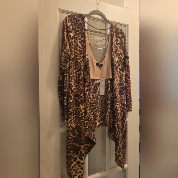 The Famous Brand " SKY" Worn By celebrities Leopard Print Kimono With Draping - Picture 3 of 11